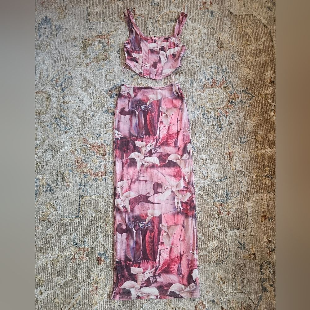 Blanc pink floral Maxi Skirt with Corset style top that zips up in back. Sz sm, - Picture 2 of 8